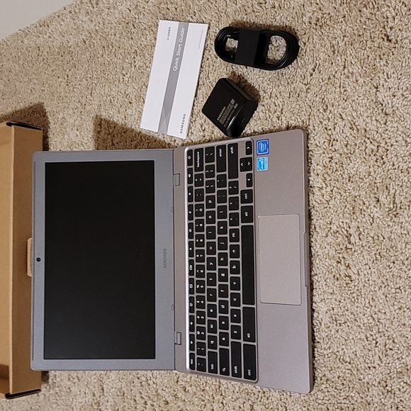 BRAND NEW Samsung Chromebook - Picture 6 of 10
